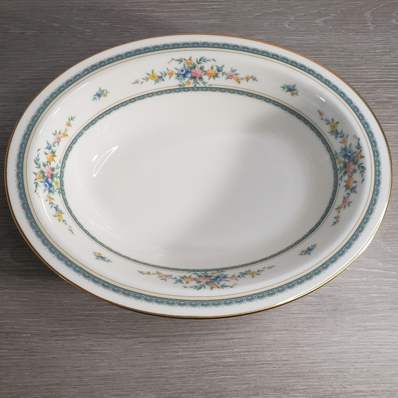 Noritake Amenity 10 Inch Oval Vegetable Bowl Ivory China  Noritake Amenity 10 inch Vegetable Bowl Ivory China - crafted in Japan